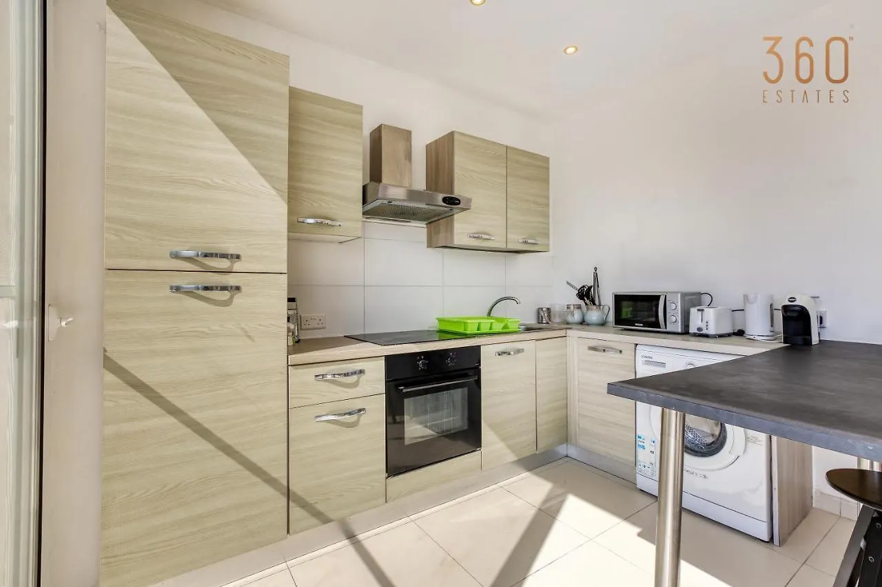 Apartment Bbq Area, 2Br Penthouse With Large Spaces & Wifi By 360 Estates Gzira
